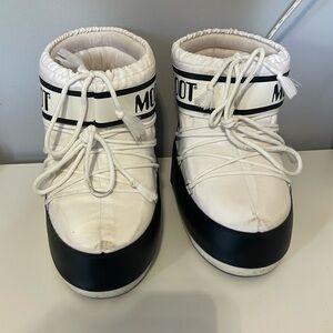 Womens moon boots fairly new worn 3x